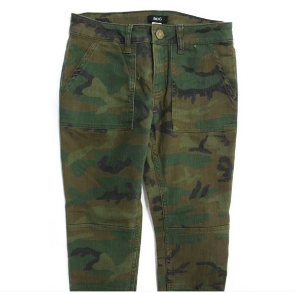 New BDG skinny leg stretchy camo cropped pants - Picture 4 of 8